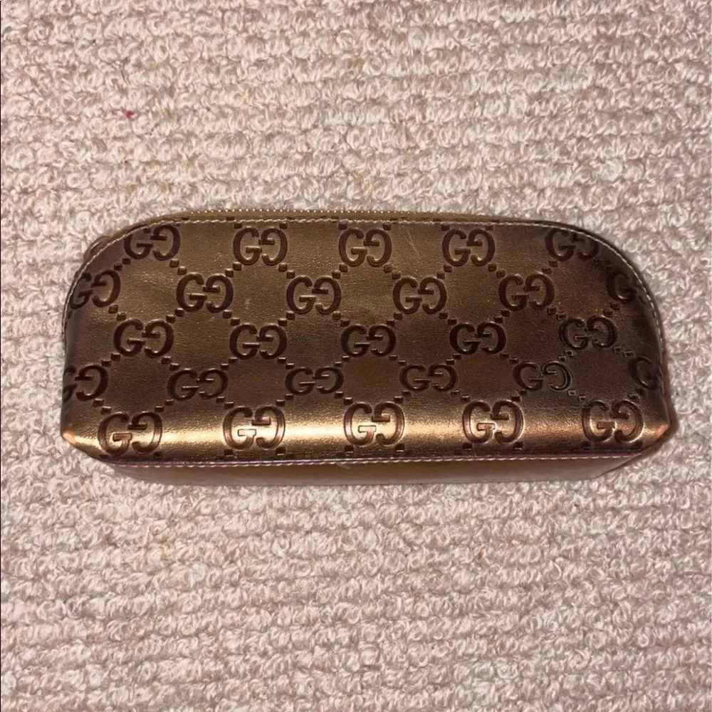 GG Signature Metallic Cosmetic Bag - Picture 2 of 4